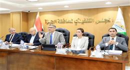 محافظ الجيزة يشدد على محاسبة الموظفين المقصرين في أداء المهام