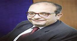 من يبعث الورد الأحمر لا يبحث طويلا
