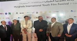 محمد ممدوح وأحمد وفيق وأحمد فتحي يصلون افتتاح مهرجان الغردقة لسينما الشباب