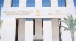 «الصحة»: الدفع بـ26 سيارة إسعاف إلى موقع حريق مصنع المحلة