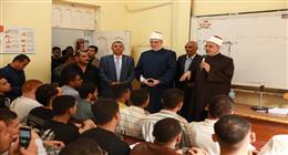 وكيل الأزهر ورئيس الجامعة يتفقدان المحاضرات بكلية الشريعة والقانون بالقاهرة