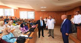 رئيس جامعة كفر الشيخ يتفقد كليتي الطب والصيدلة الأهلية لمتابعة انتظام الدراسة 