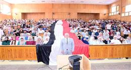 افتخروا بإنجازكم.. رسالة رئيس جامعة سوهاج لطلاب كلية الطب في أول يوم دراسة 