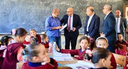وزير التعليم يزور مدرسة تونا الجبل للتأكد من سد عجز  المعلمين
