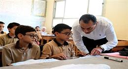 مدبولي يتابع انضباط الدراسة ويحاور التلاميذ حول المناهج الجديدة في المنوفية