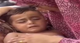 «أنا تعبت».. طفل فلسطيني يشكو لوالدته قسوة الحرب في غزة