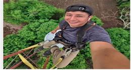 من دائرة المنتصف.. تشييع جنازة لاعب كرة قدم مات صعقا بالكهرباء