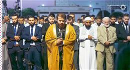 الفنان المعتزل أدهم نابلسي يؤم المصلين في معرض دمشق الدولي (صور)