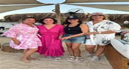 صور جديدة لأنغام من الساحل الشمالي بعد أزمتها الصحية رفقة ليلى علوي