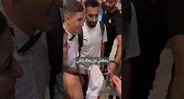 «زهقتني من مكة».. كيف رد محمد صلاح على مشجع طلب التقاط صورة معه؟