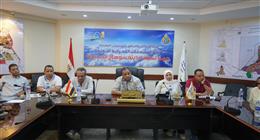رئيس مدينة سوهاج الجديدة يلتقي عددًا من أصحاب المصانع لمناقشة مطالبهم  