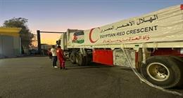 الهلال الأحمر المصري يدفع بـ2500 طن مساعدات عبر قافلة «زاد العزة» الـ31 إلى غزة