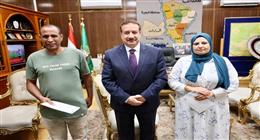 محافظ المنوفية يكرم موظفين أعادا 20 ألف جنيه «مفقودة» إلى صاحبها