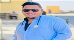 طبيب الكفاح حسن محمد يروي رحلته بين البالطو الأبيض وأفرول الورشة: أصرف على دراستي وأسرتي