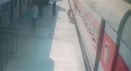 «ربنا ألهمني».. أول تعليق من ناظر محطة طما بعد إنقاذ راكب من الموت أسفل قطار