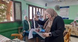 وكيل «تعليم بني سويف» تشدد على تسليم الكتب للطلاب قبل بدء الدراسة