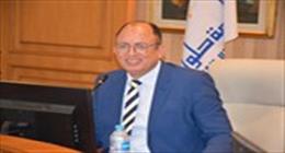 جامعة حلوان الأهلية تُكرم طالبين ابتكرا نظاما لتنظيم استلام الملفات