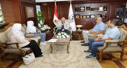 محافظ بني سويف يناقش موقف مشروعات الصرف الصحي بمركزي سمسطا وإهناسيا