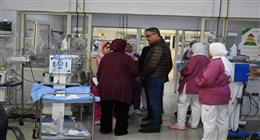 محافظ الفيوم يطمئن على الأطفال المبتسرين بعد تعرض حضانات الجمعية الشرعية لماس كهربائي 
