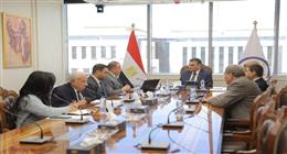 الهيئة المصرية للشراء الموحد تبحث إدارة النفايات الطبية مع شركة أمريكية