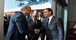 وزير الطيران: ملتزمون بتطبيق معايير السلامة وتطوير مهارات العنصر البشري
