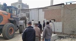 محافظ القليوبية يوجه بإزالة مصانع غير مرخصة في الخانكة بسبب التلوث