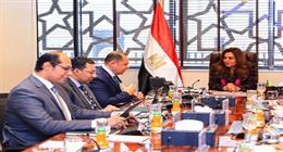 منال عوض تبحث آليات تنفيذ مشروعات طاقة الرياح بخليج السويس لحماية الطيور المهاجرة