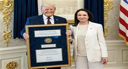 القصة الكاملة لإهداء زعيمة المعارضة الفنزويلية ترامب جائزة نوبل.. غضب في النرويج