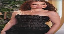 بـ«الأحمر والأسود».. فنانات يتألقن على ريد كاربت مهرجان joy awards 2026