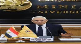 رئيس جامعة المنيا يبحث سبل الارتقاء بالخدمات الطبية واستعدادًا لمنظومة التأمين الصحي