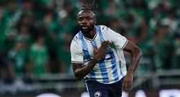 مصير انضمام لاعب الأهلي السابق لصفوف بيراميدز.. وصدمة لماييلي