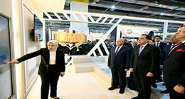 رئيس الوزراء يتفقد جناح مركز المعلومات ودعم اتخاذ القرار في معرض الكتاب