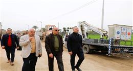 محافظ المنيا يتفقد اصطفاف معدات قطاعات النظافة ورصف وتمهيد الطرق