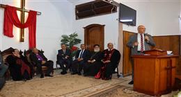 محافظ القليوبية خلال مراسم تنصيب راعي الكنيسة الإنجيلية ببنها: شعب مصر نسيج واحد
