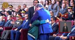 نشأت الديهي: حضن الرئيس السيسي لابن الشهيد لحظة دامعة أثرت في الجميع 