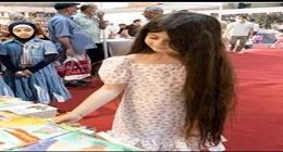 حقيقة صورة الطفلة المحجبة في معرض الكتاب.. وتضامن واسع معها