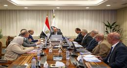 وزير قطاع الأعمال يتابع الموقف التنفيذي لمشروع إنتاج حبيبات وأقراص الكلور 