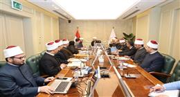 وزير الأوقاف يناقش مع رئيس القطاع الديني ضوابط صلاتي التراويح والتهجد في رمضان