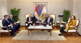 وزير الصناعة يبحث مع شركة بلغارية خطة تصنيع السيارات الكهربائية في مصر