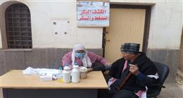 فحص 1370 مريضا في قافلة طبية بقرية كفر لبس في المنيا 