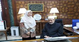 شيخ الأزهر يستقبل الطالبة الإندونيسية ييلي ويمنحها فرصة استكمال الماجستير