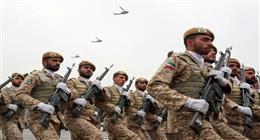 قائد الجيش الإيراني يتعهد بالرد «الساحق»: «ألف مسيرة استراتيجية» ألحقت بالقوات المسلحة