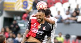 القاتل الصامت في الملاعب.. كيف تتحوَّل ضربات الرأس إلى مرض دماغي يدمر الذاكرة؟