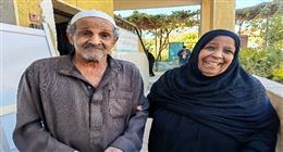المشاركة واجب وطني.. مسن كفيف يدلي بصوته في انتخابات النواب بأسوان