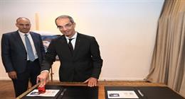 في يوم البريد المصري.. وزير الاتصالات يتفقد معرض «الرواد» لهواة الطوابع