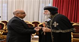 وزير العدل يزور الكاتدرائية المرقسية لتهنئة البابا تواضروس بعيد الميلاد المجيد