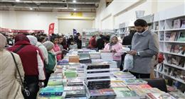 هيئة الكتاب تنفي شائعات غلق معرض الكتاب غدا 