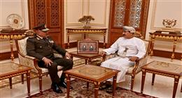 الفريق أحمد خليفة رئيس أركان حرب القوات المسلحة يعود إلى أرض الوطن عقب انتهاء زيارته الرسمية إلى سلطنة عُمان