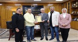 رئيس جامعة المنيا يستقبل وفدا من الطلاب الوافدين لبحث تعزيز التعاون الأكاديمي