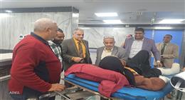 رئيس جامعة أسوان يتابع حالة طالبة تعرضت لحادث.. ويوجه بتيسير أداء امتحاناتها